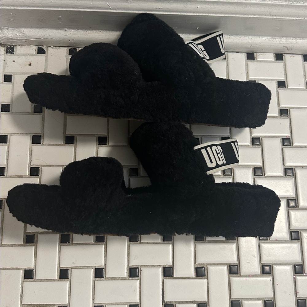 UGG Kids Black Fluffy Slippers - Picture 7 of 7